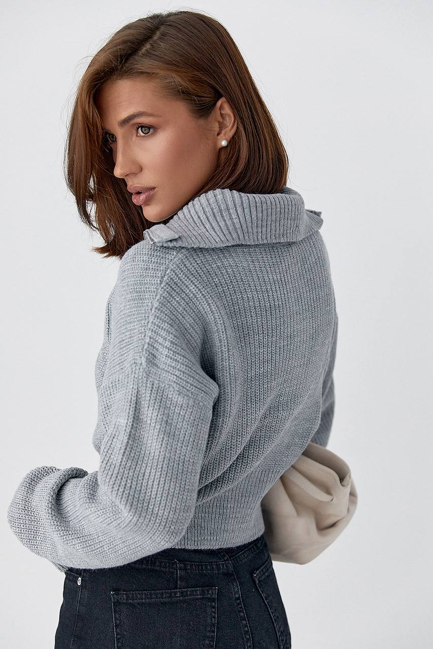 Stylish knitted zip-up sweater