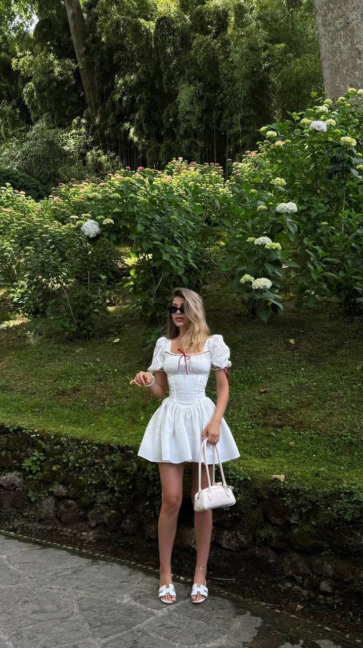 Retro-style dress