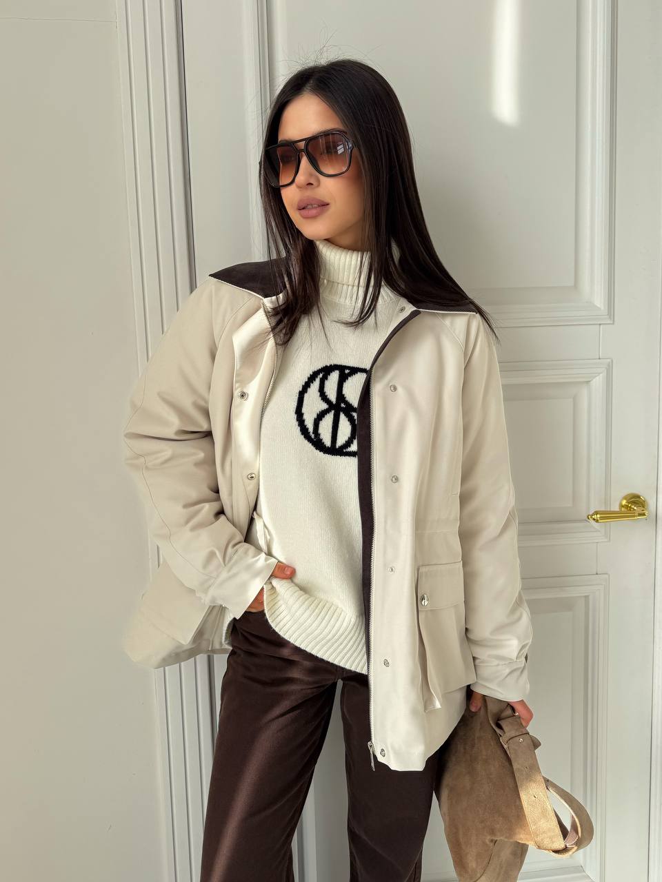Ambarca Jacket is designed in a classic style