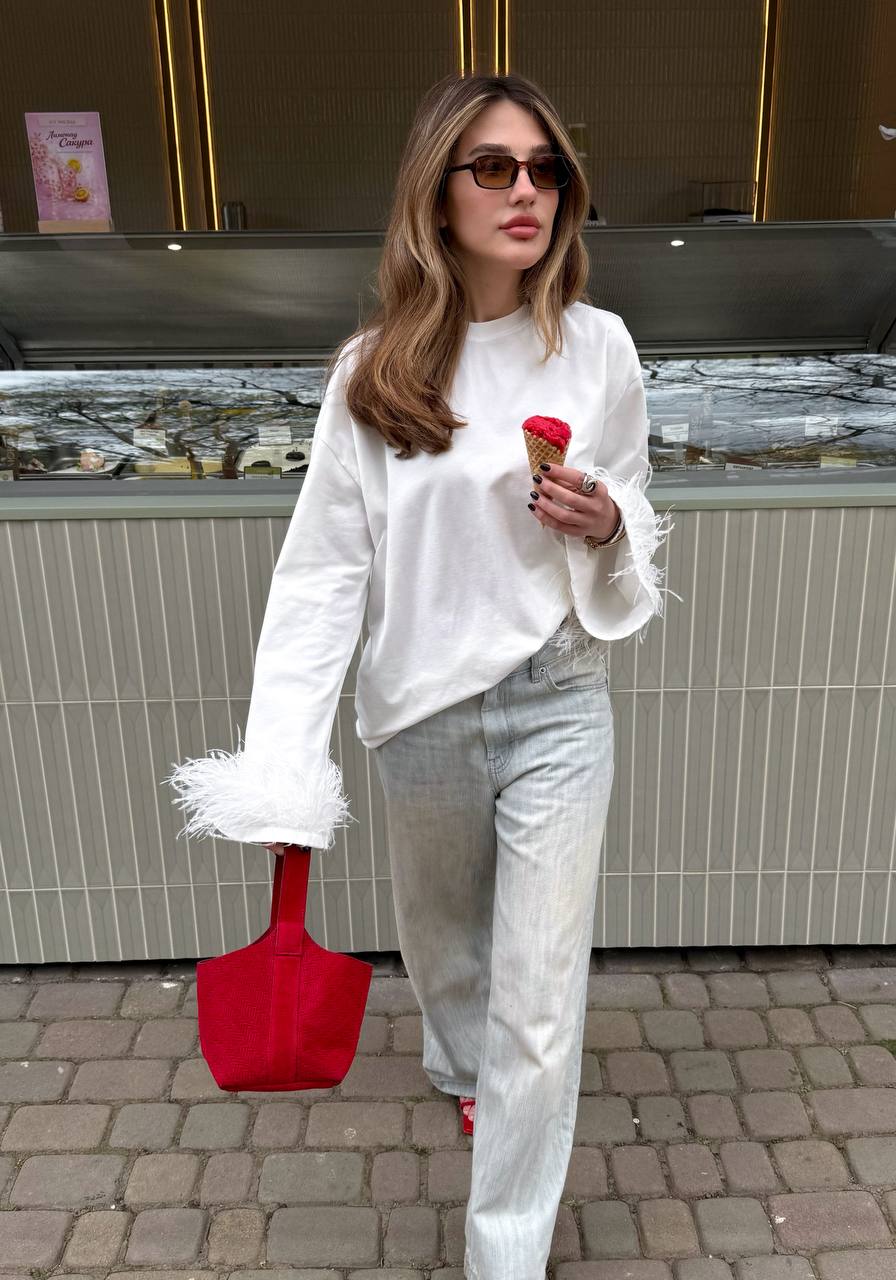 Longsleeve with feathers