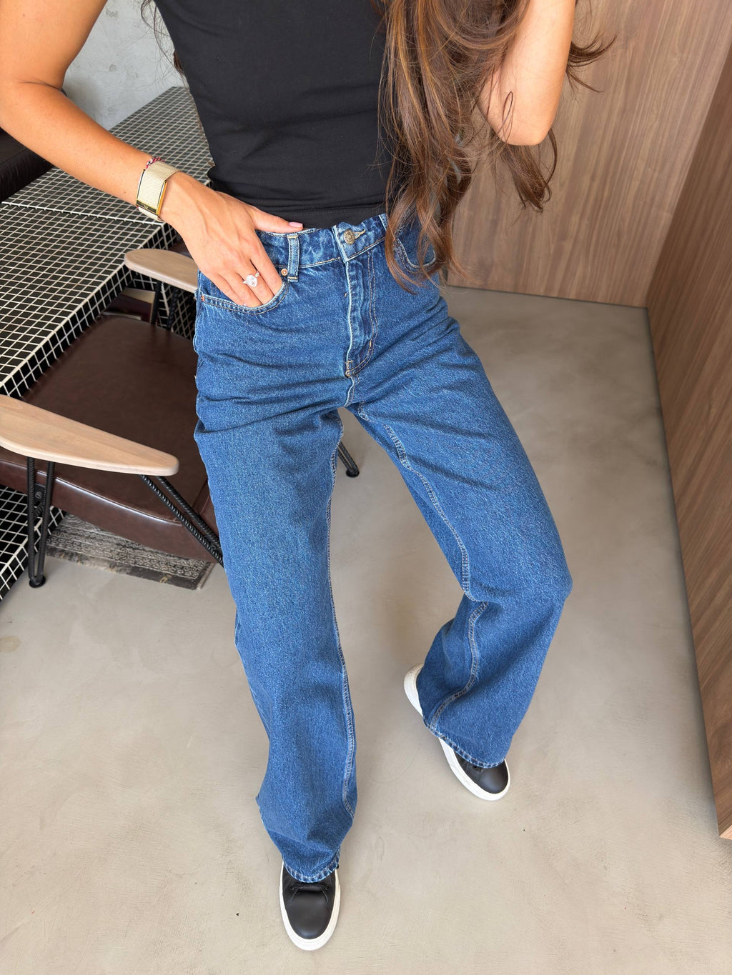 Stylish straight-leg jeans