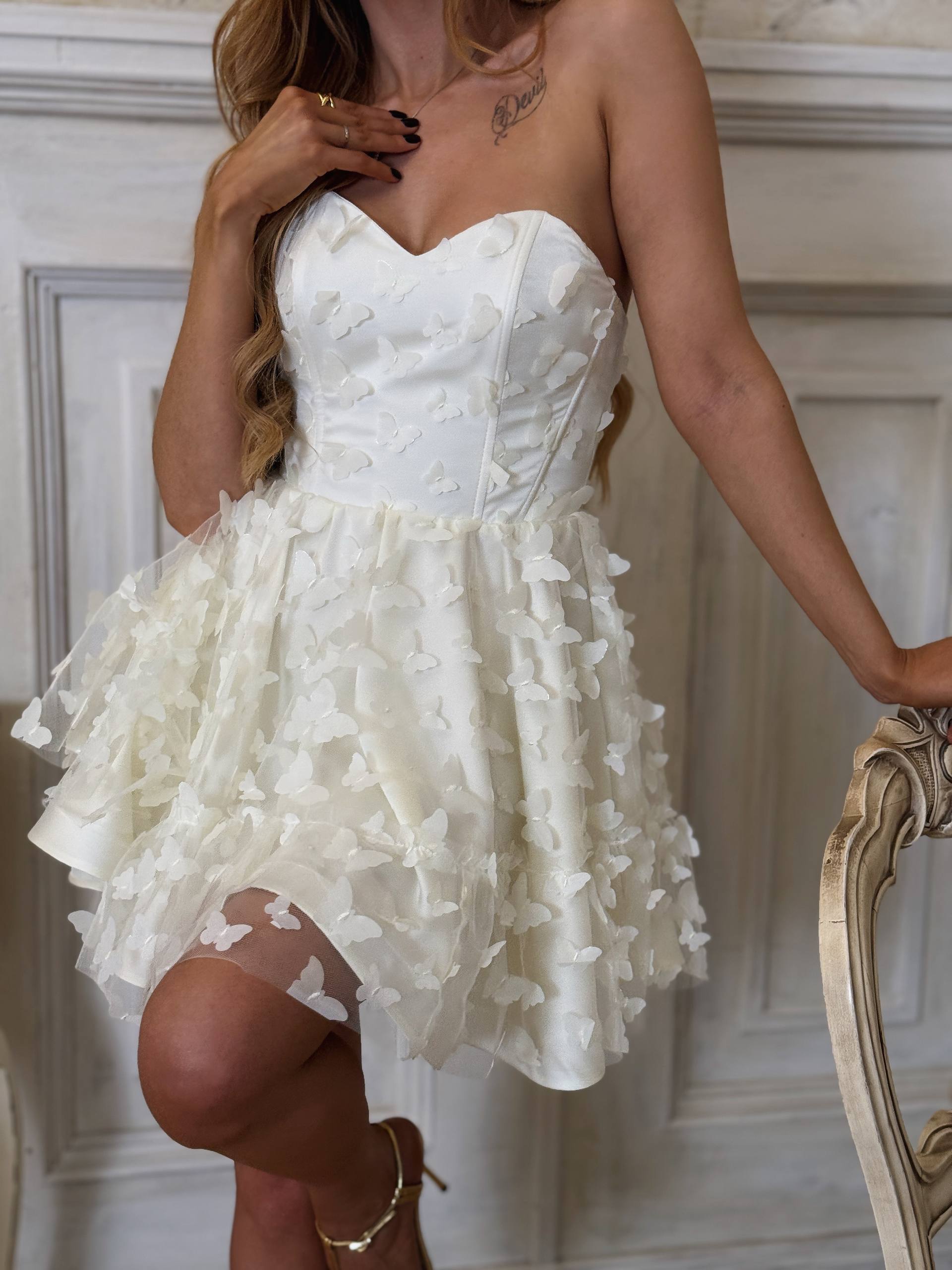 Statement corset dress with a defined waist and a voluminous skirt