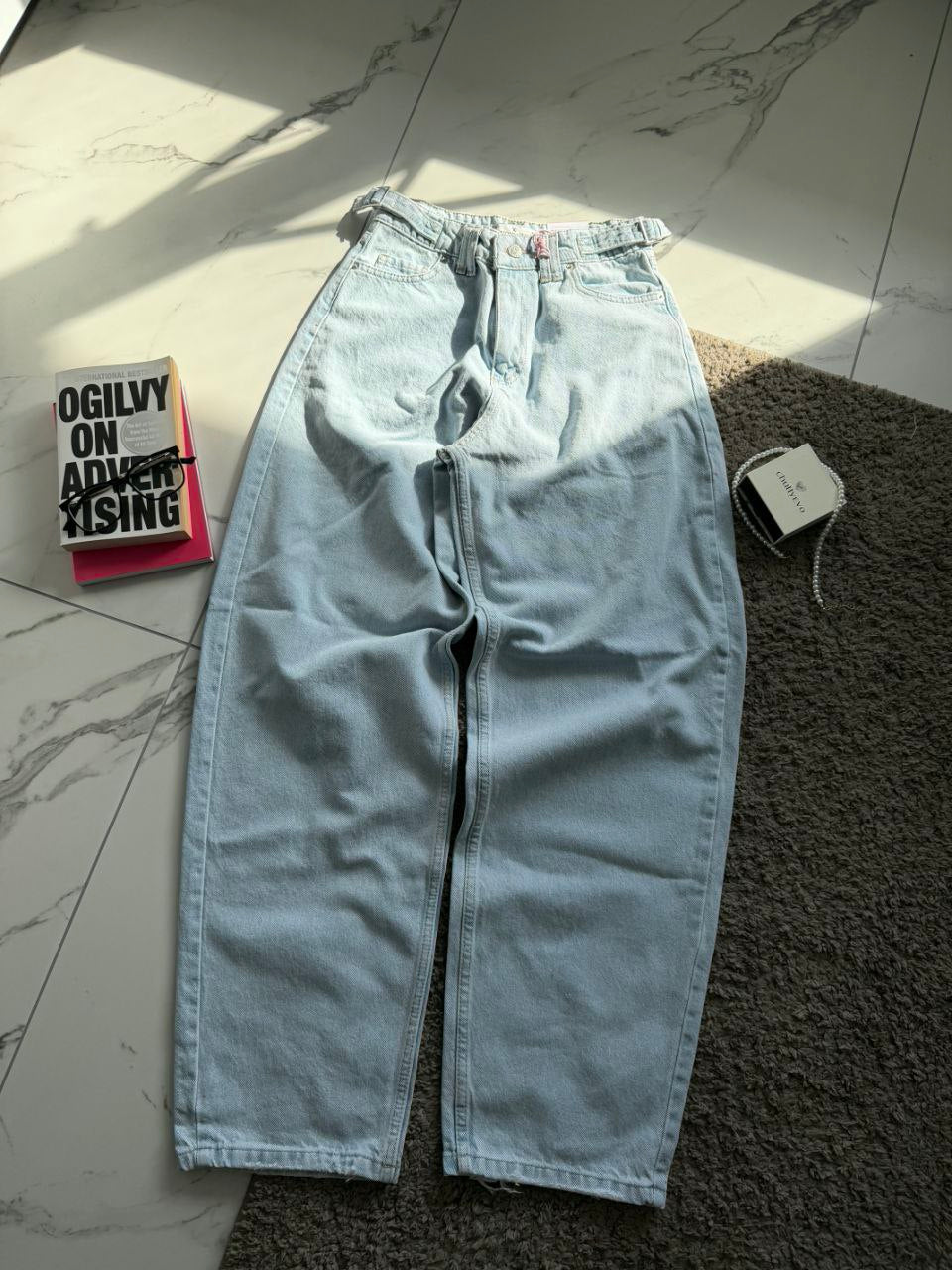 Jeans with adjustable waist