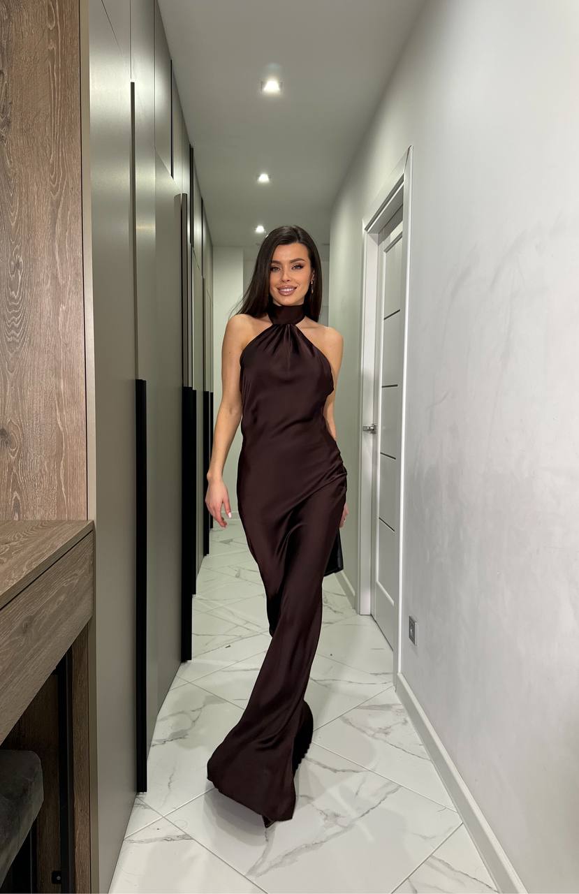 Maxi dress with an open back