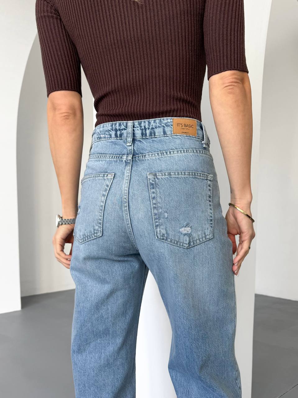 High-waist jeans with distressing