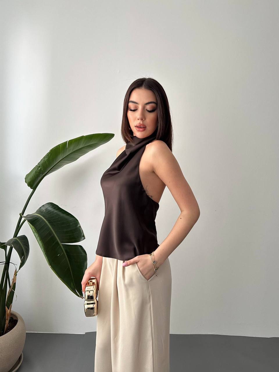 Satin top with open back ✨