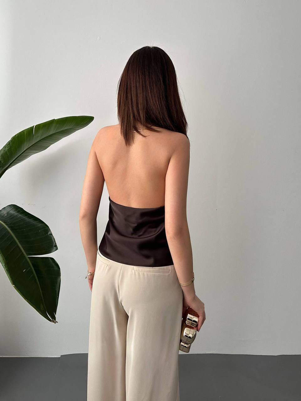 Satin top with open back ✨
