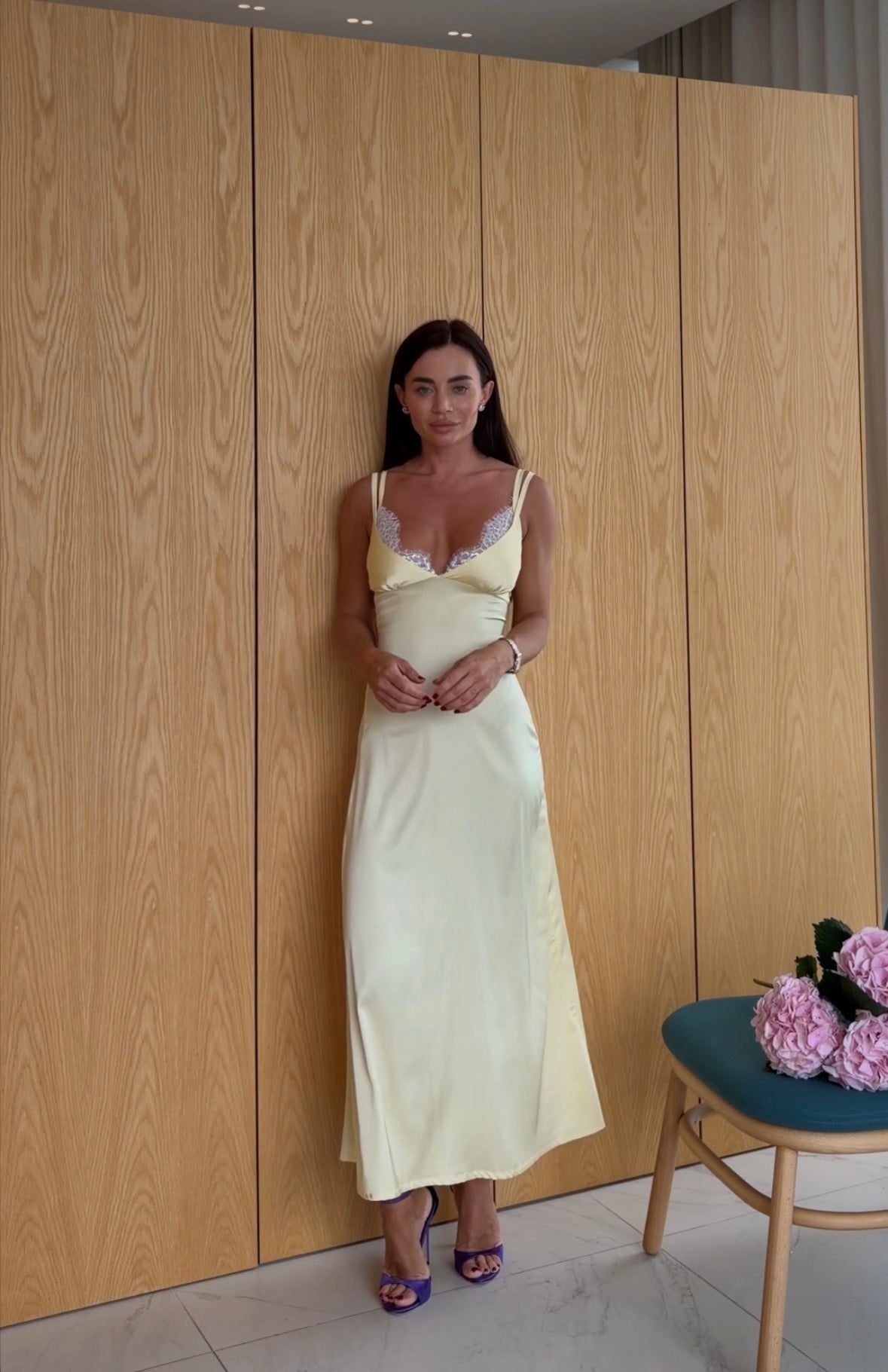 Maxi Dress with a Neckline Accent