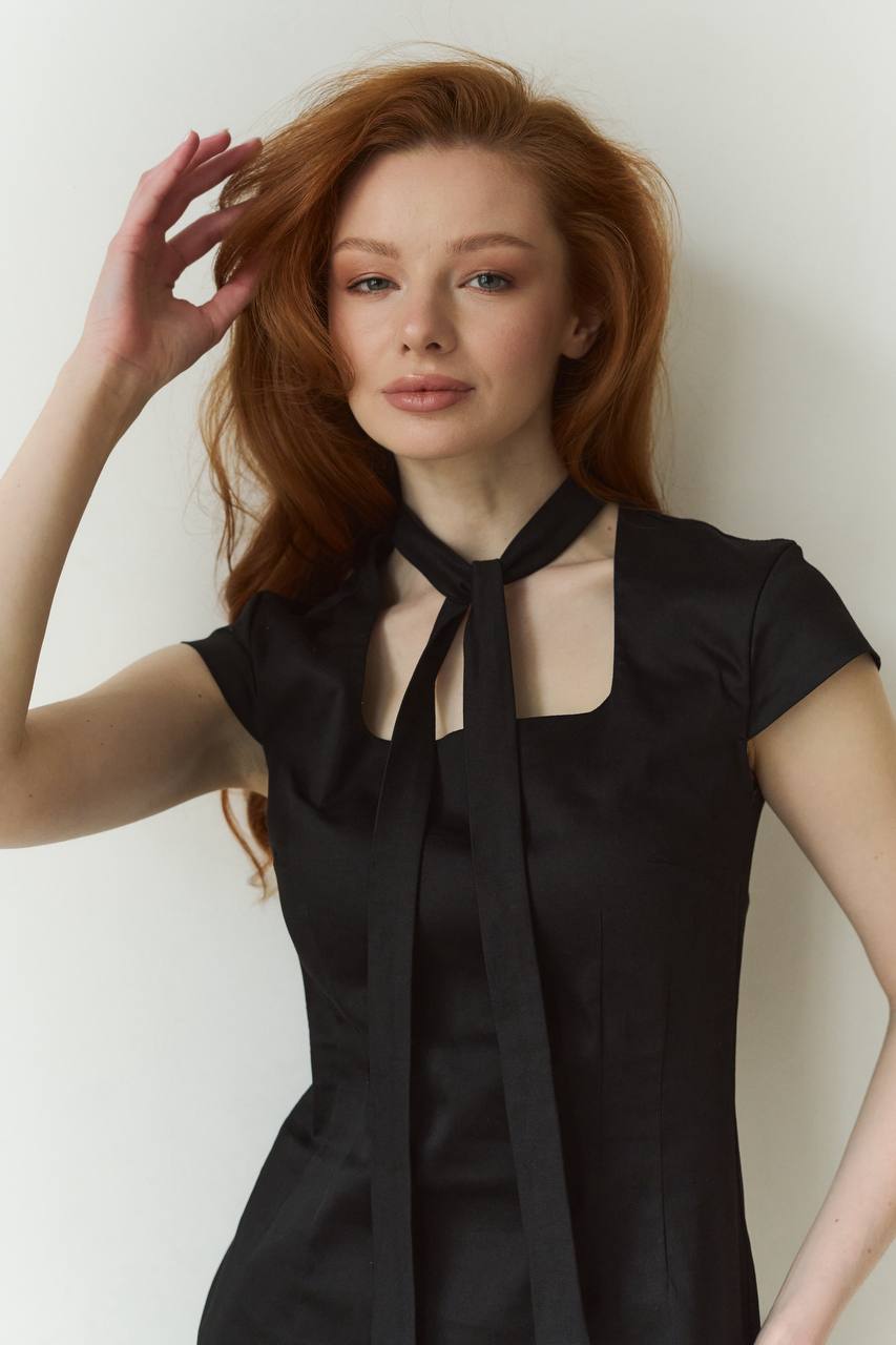 Mini Dress With a Neck Tie