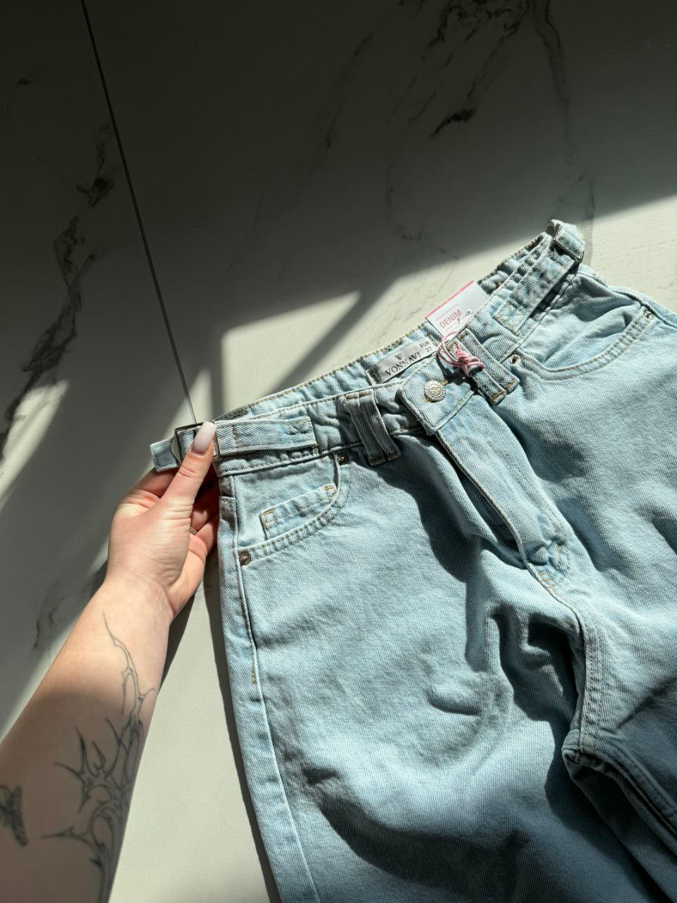 Jeans with adjustable waist