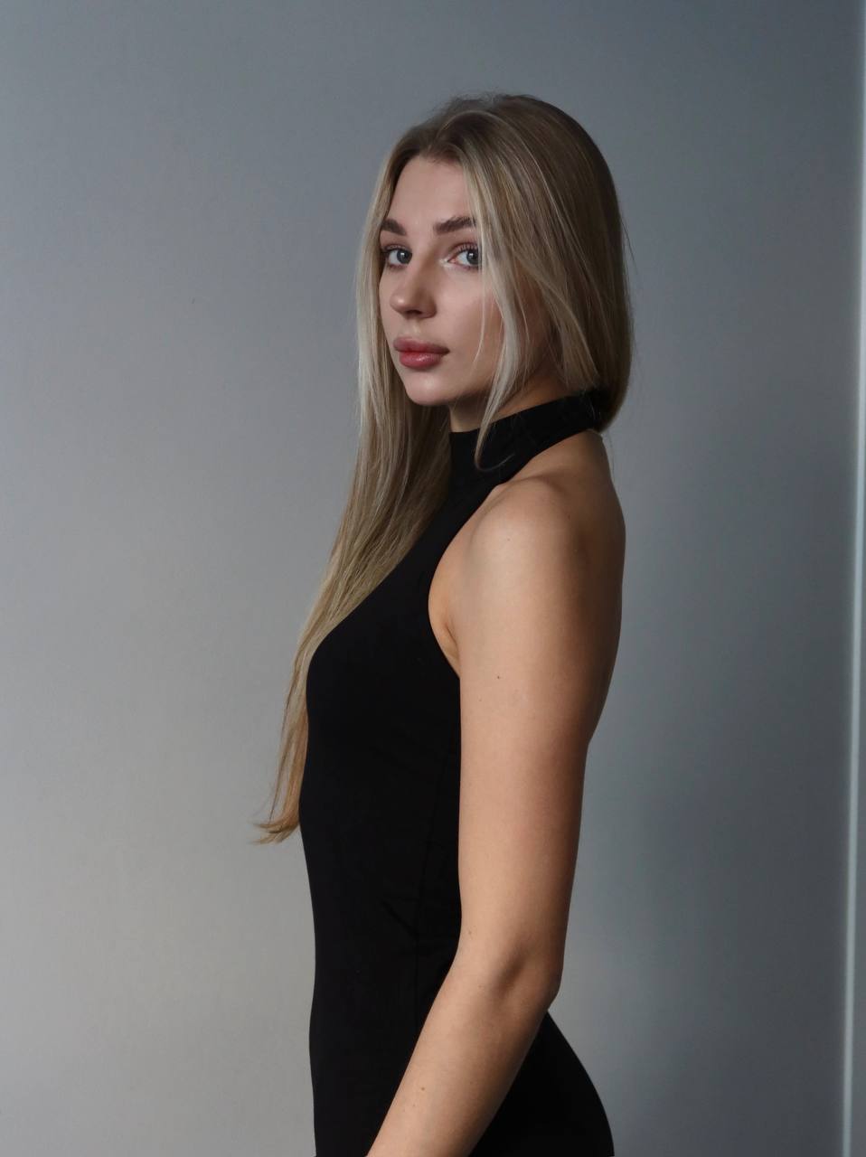 Fitted Dress with Neck Closure