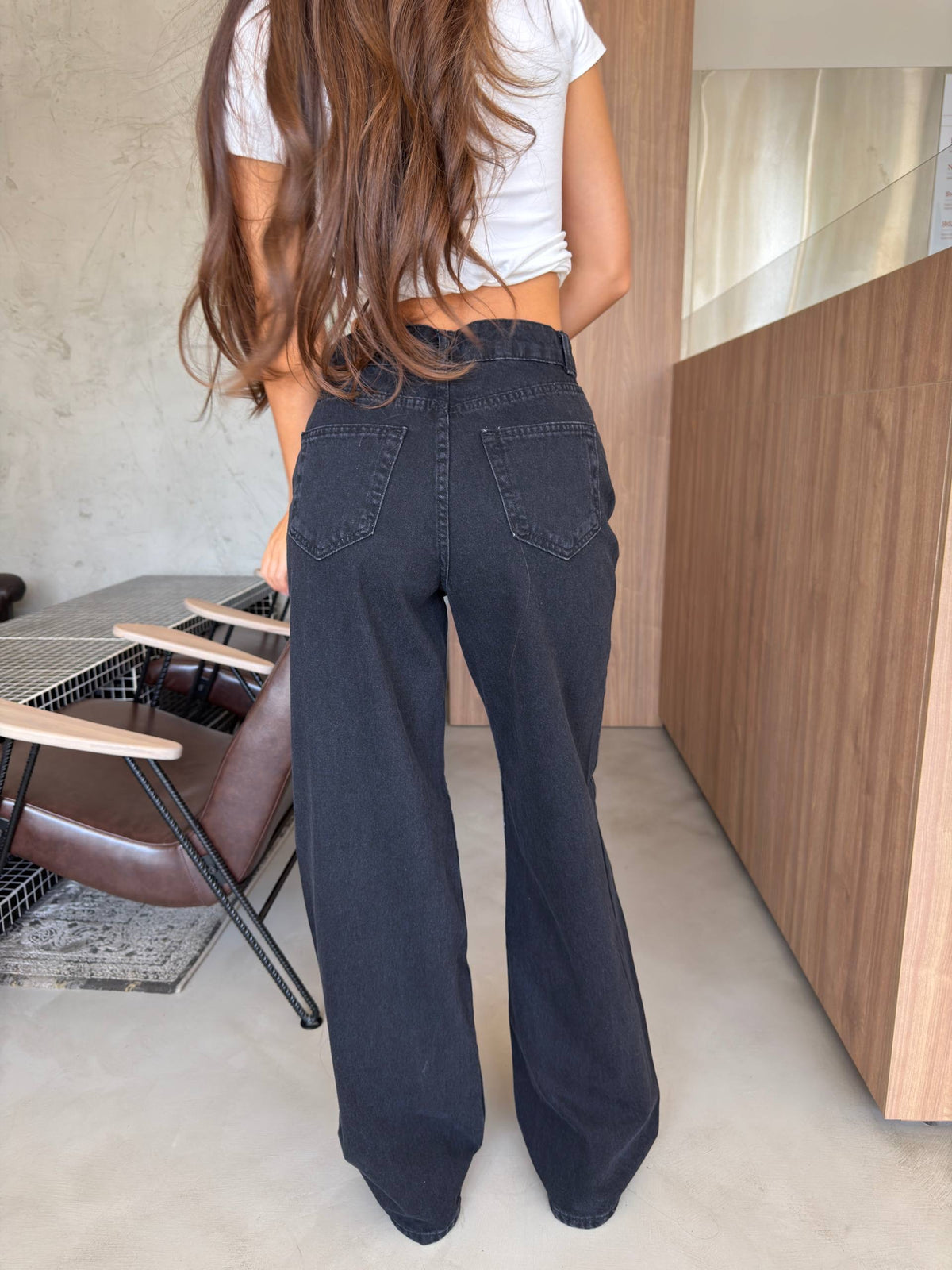 Stylish straight-leg jeans