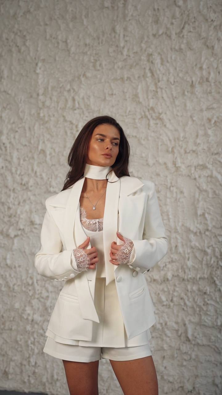 Blazer made of dense suiting fabric