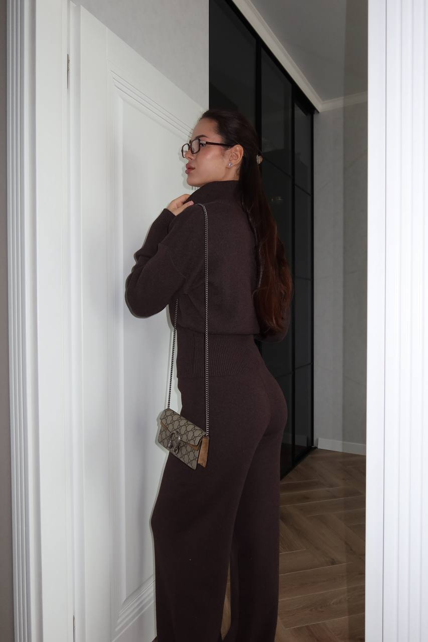 A basic knit 2 piece set