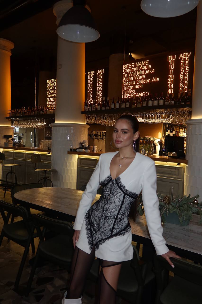 Dress with a corset silhouette and accent lace