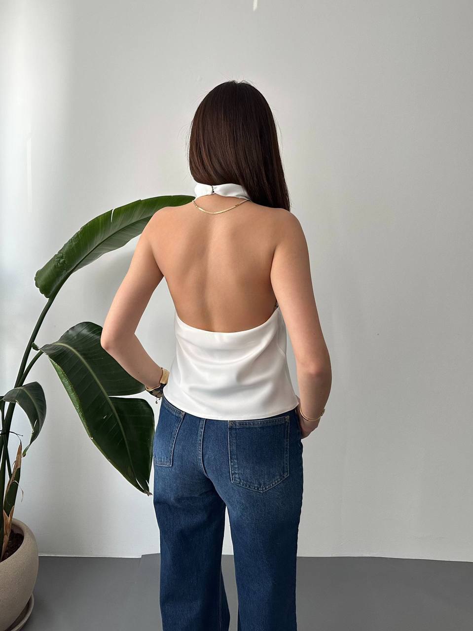 Satin top with open back ✨