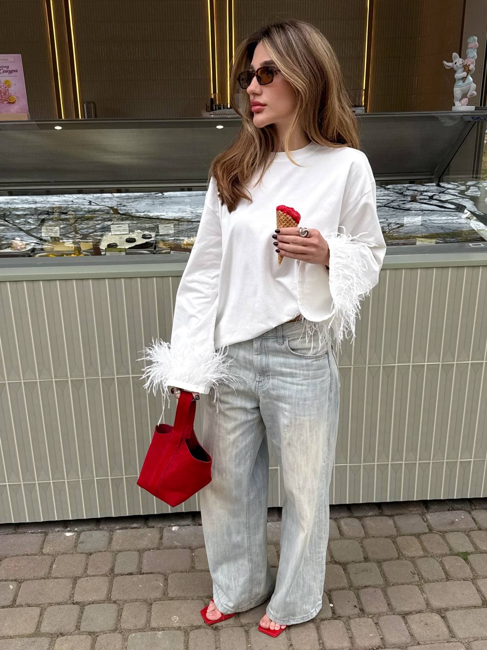 Longsleeve with feathers