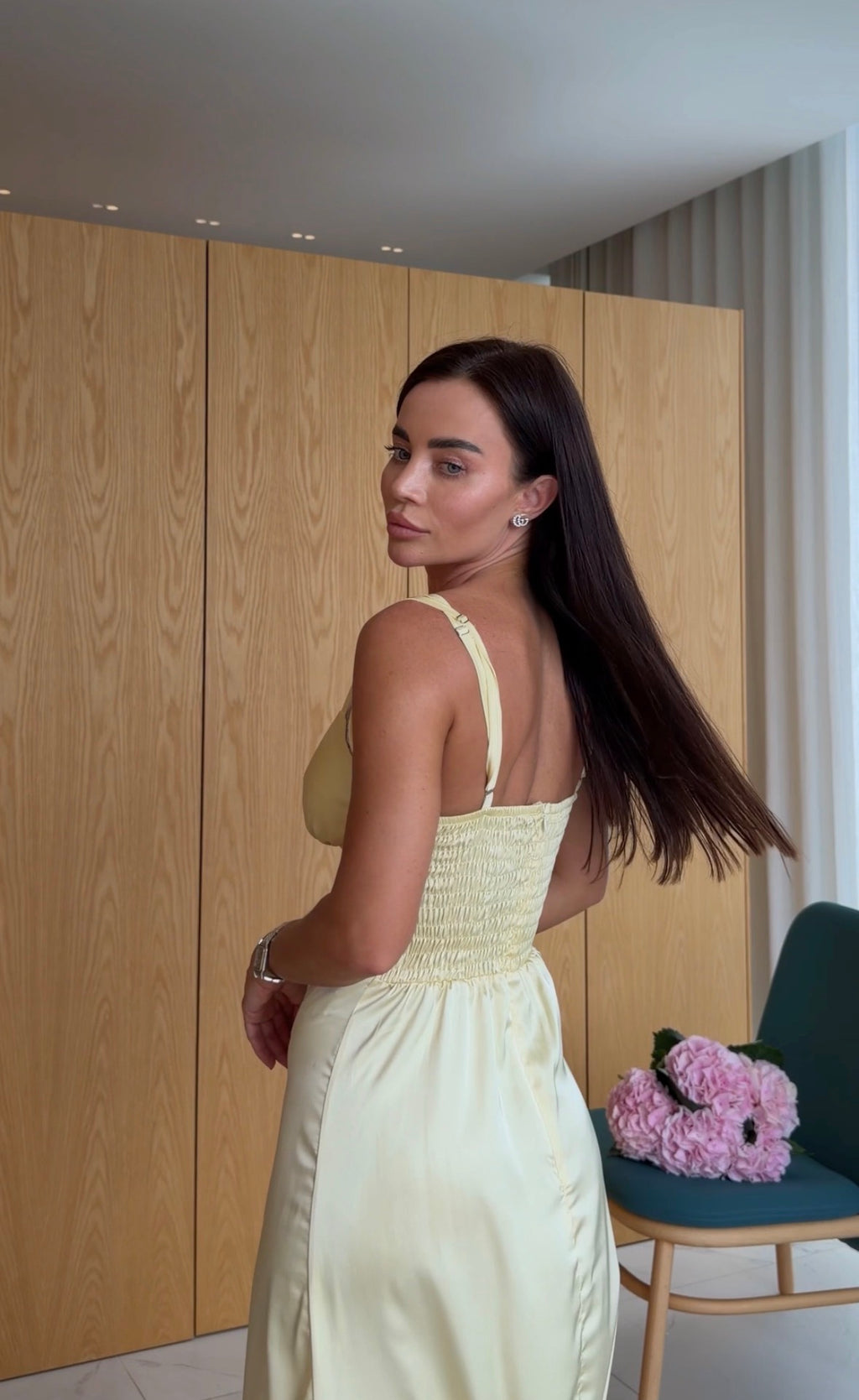 Maxi Dress with a Neckline Accent