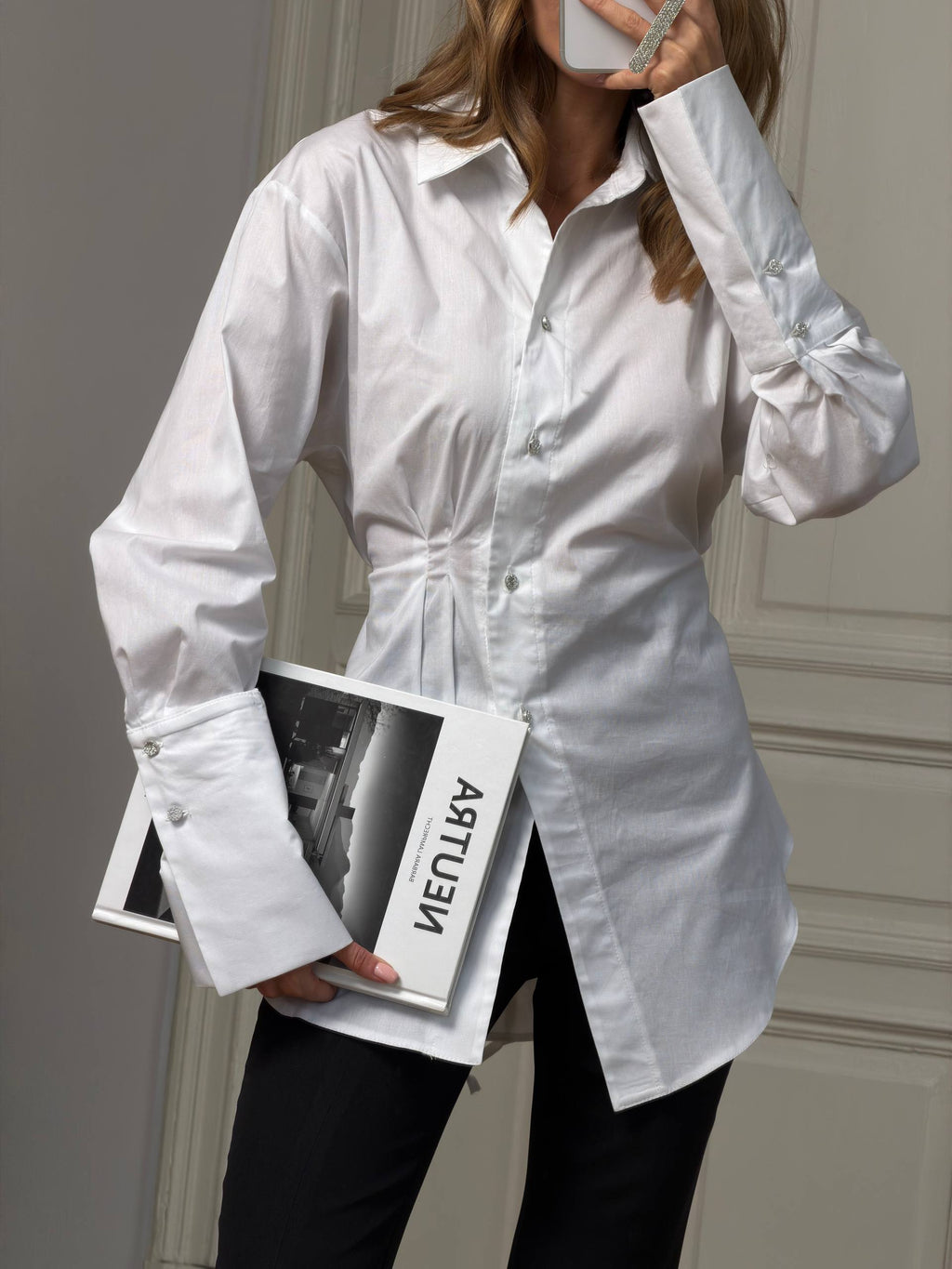 Shirt with a waist-defining accent