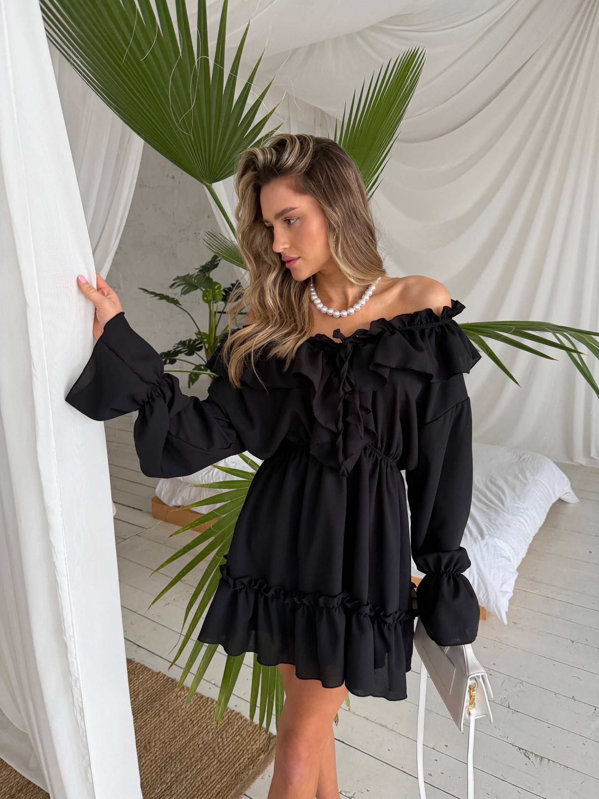 Chiffon dress with ruffles