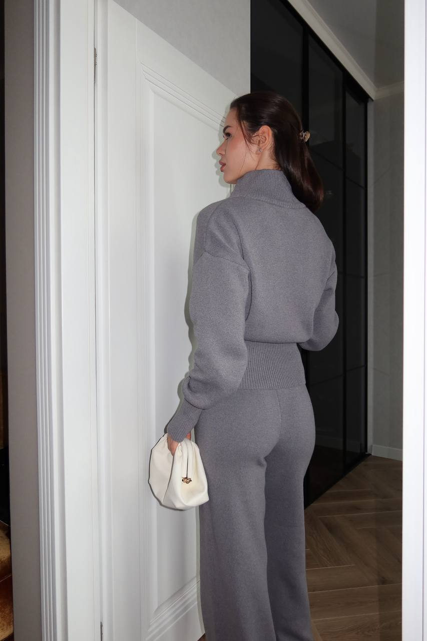 A basic knit 2 piece set