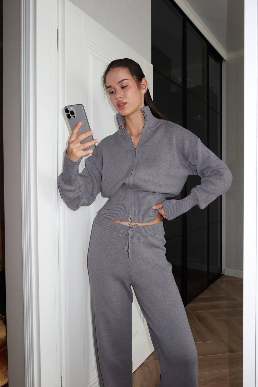 A basic knit 2 piece set