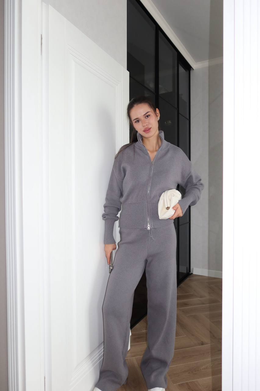 A basic knit 2 piece set