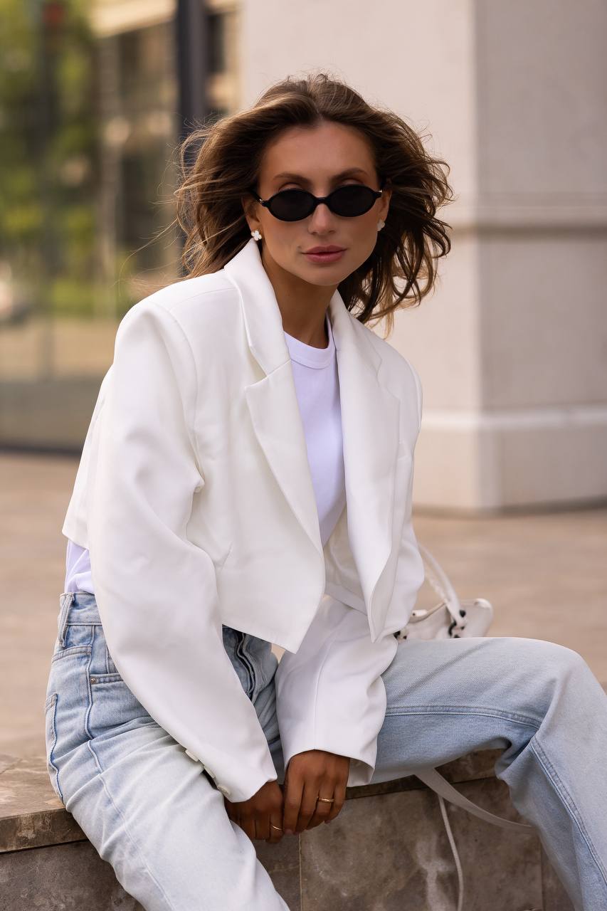 The most desired cropped blazer of the season