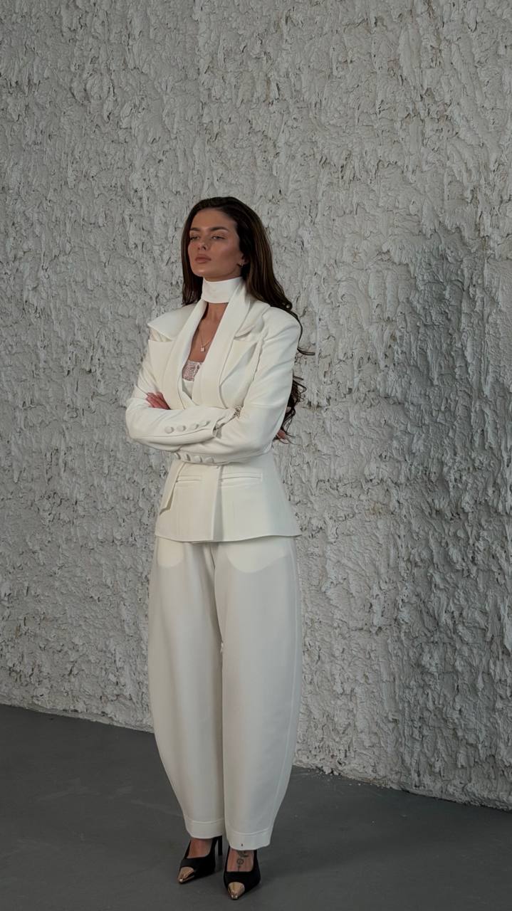 Blazer made of dense suiting fabric