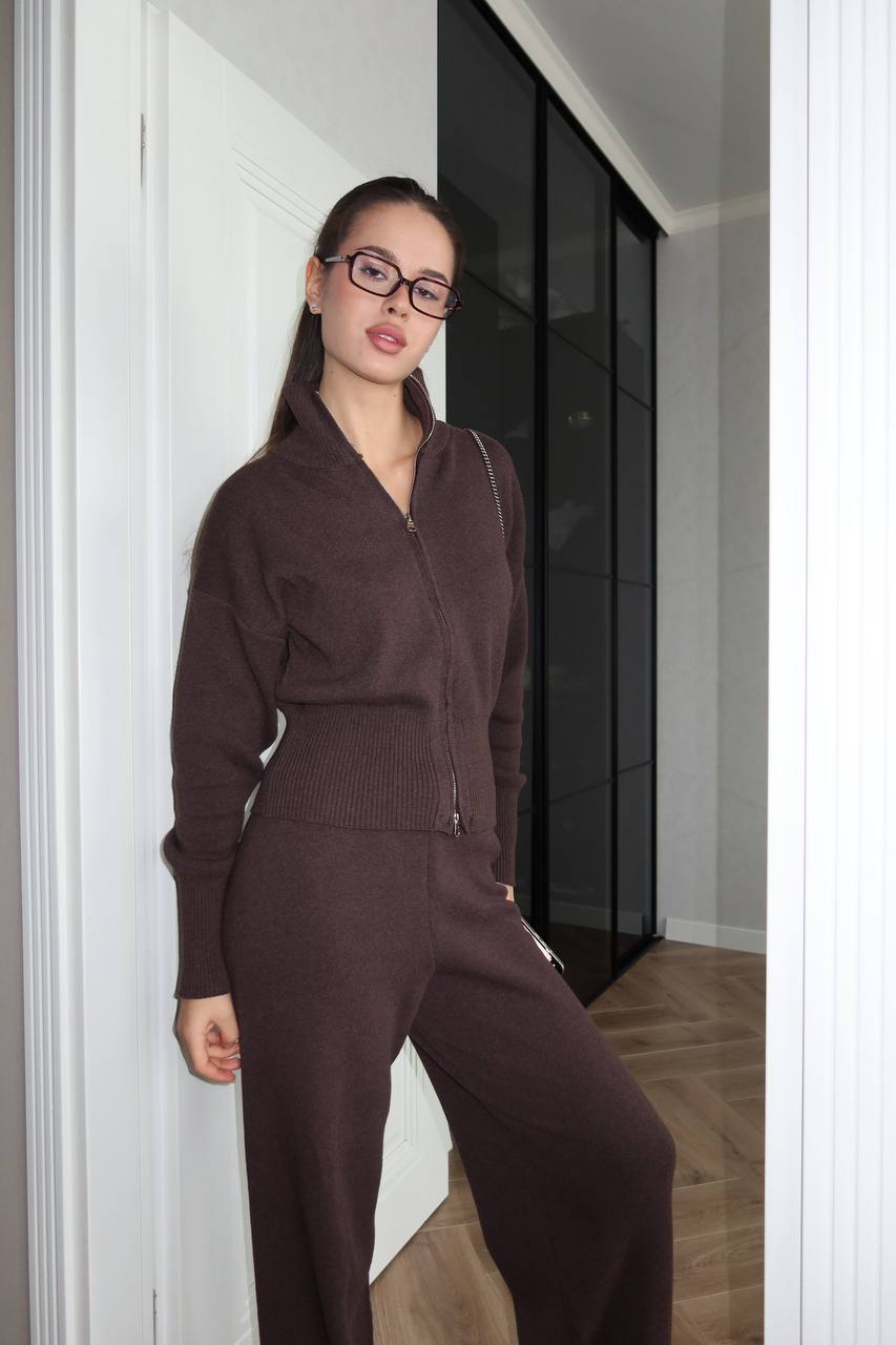 A basic knit 2 piece set