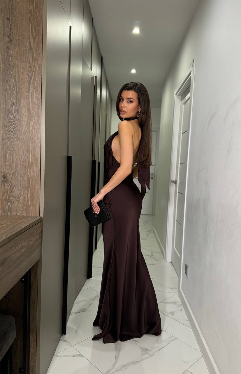 Maxi dress with an open back