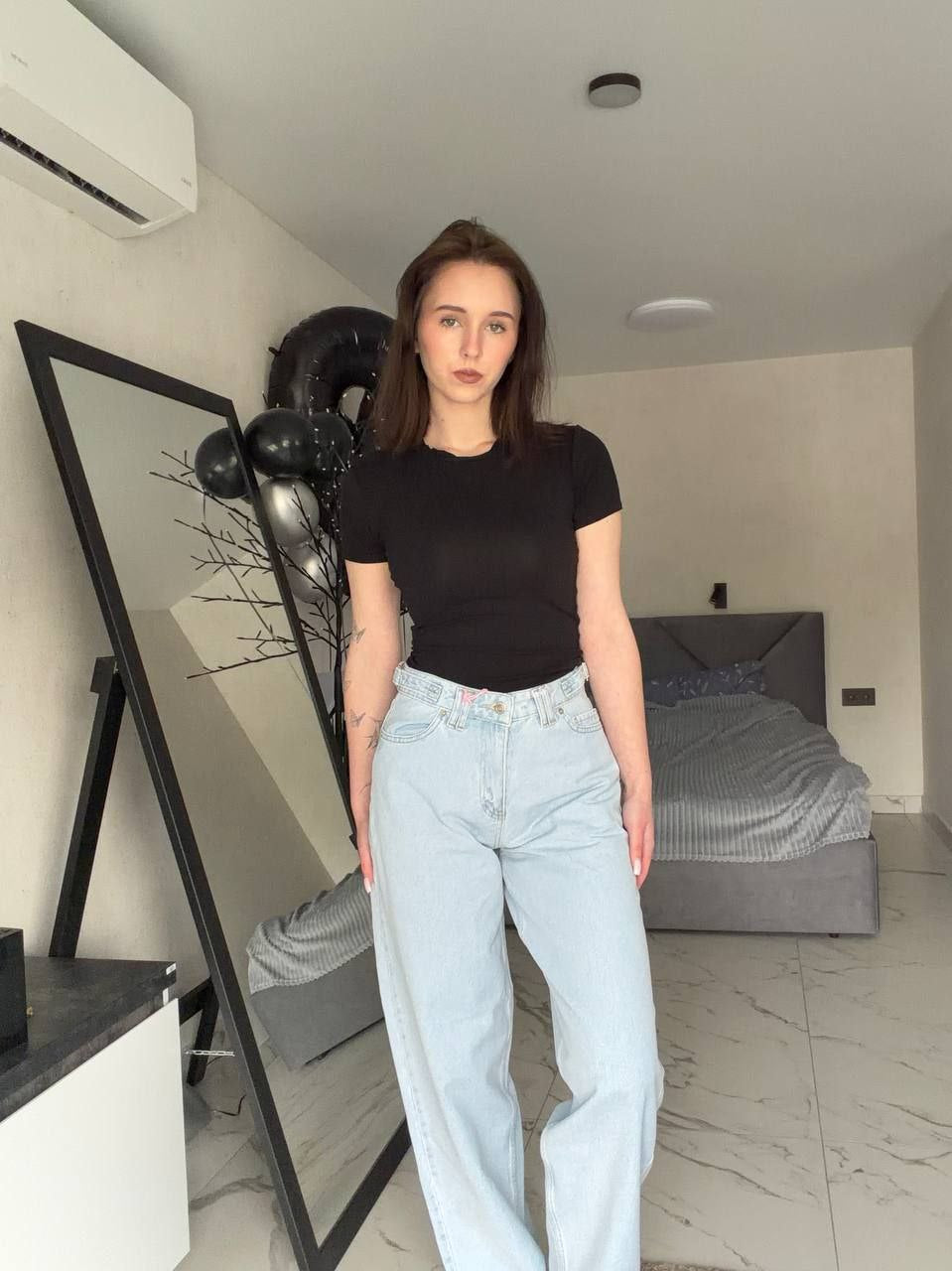 Jeans with adjustable waist