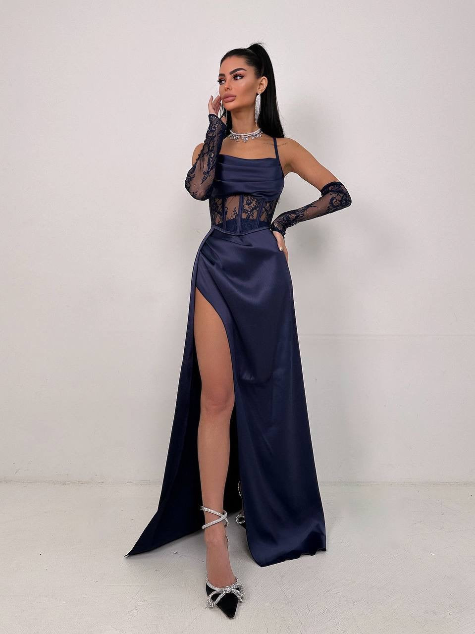 Set: corset + gloves + maxi skirt
