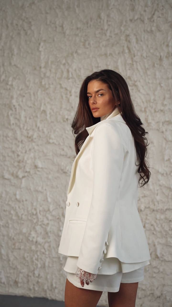 Blazer made of dense suiting fabric