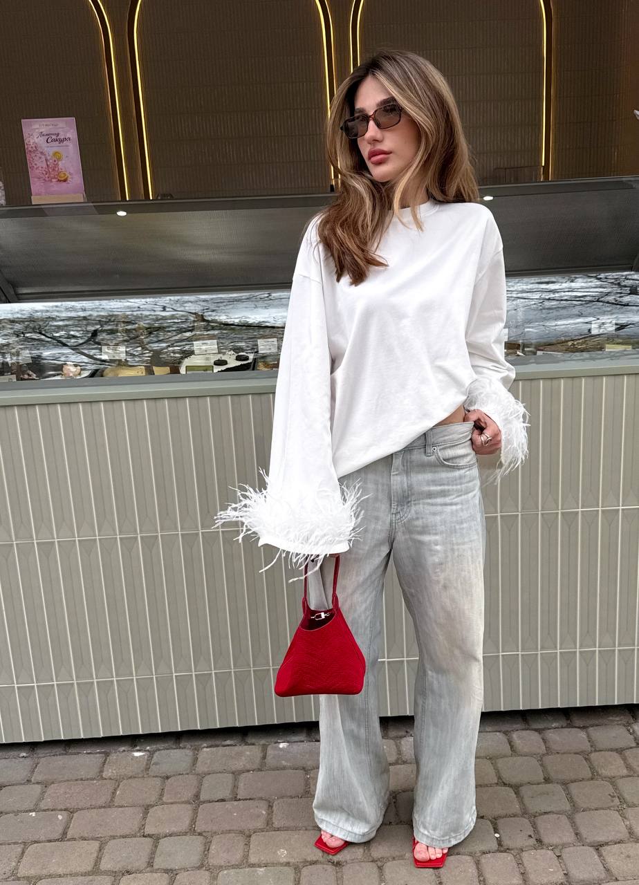 Longsleeve with feathers