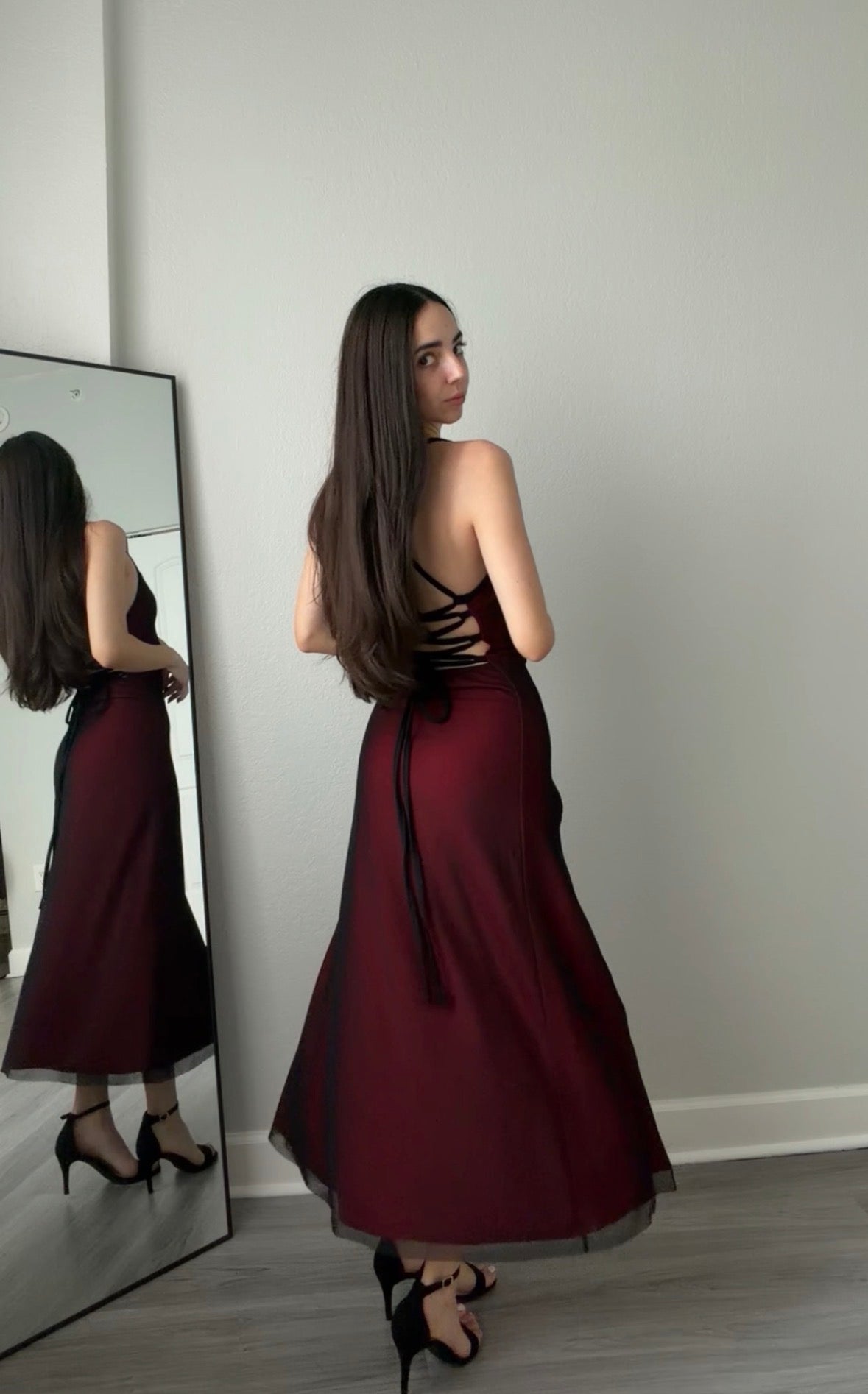 Midi dress with an open back✨