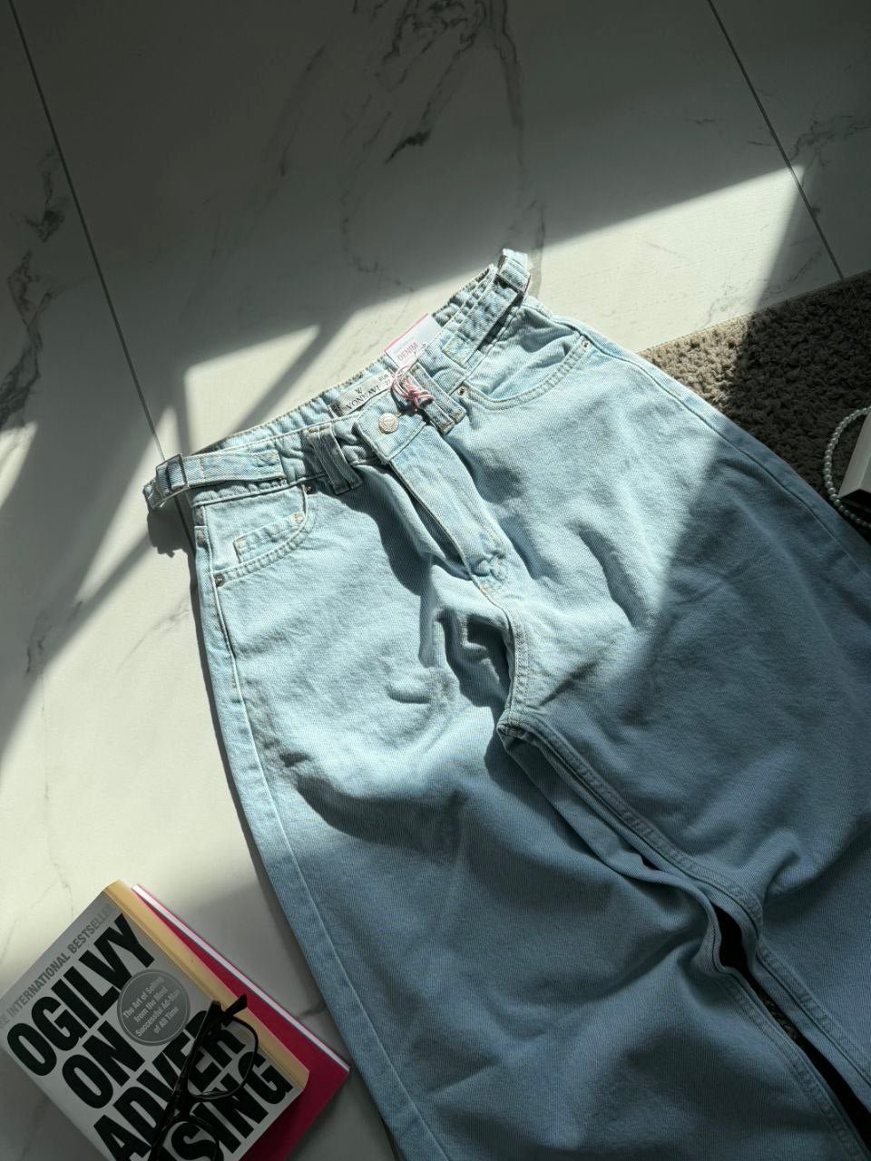 Jeans with adjustable waist