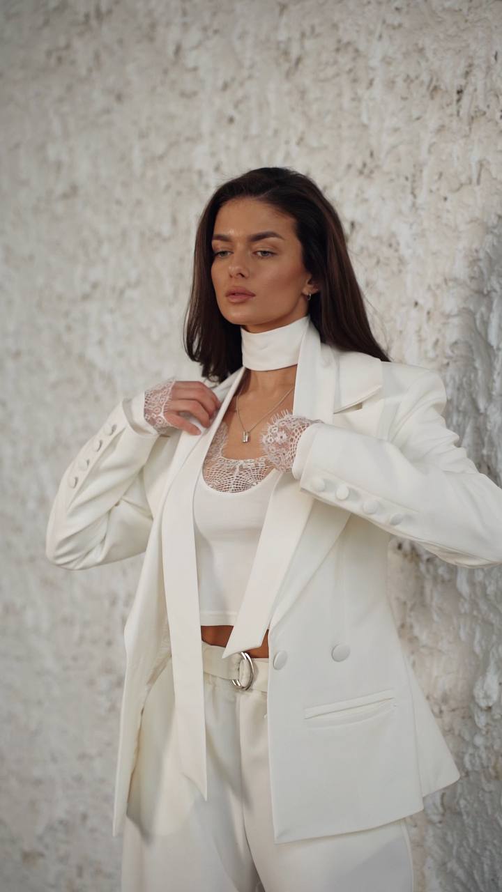 Blazer made of dense suiting fabric