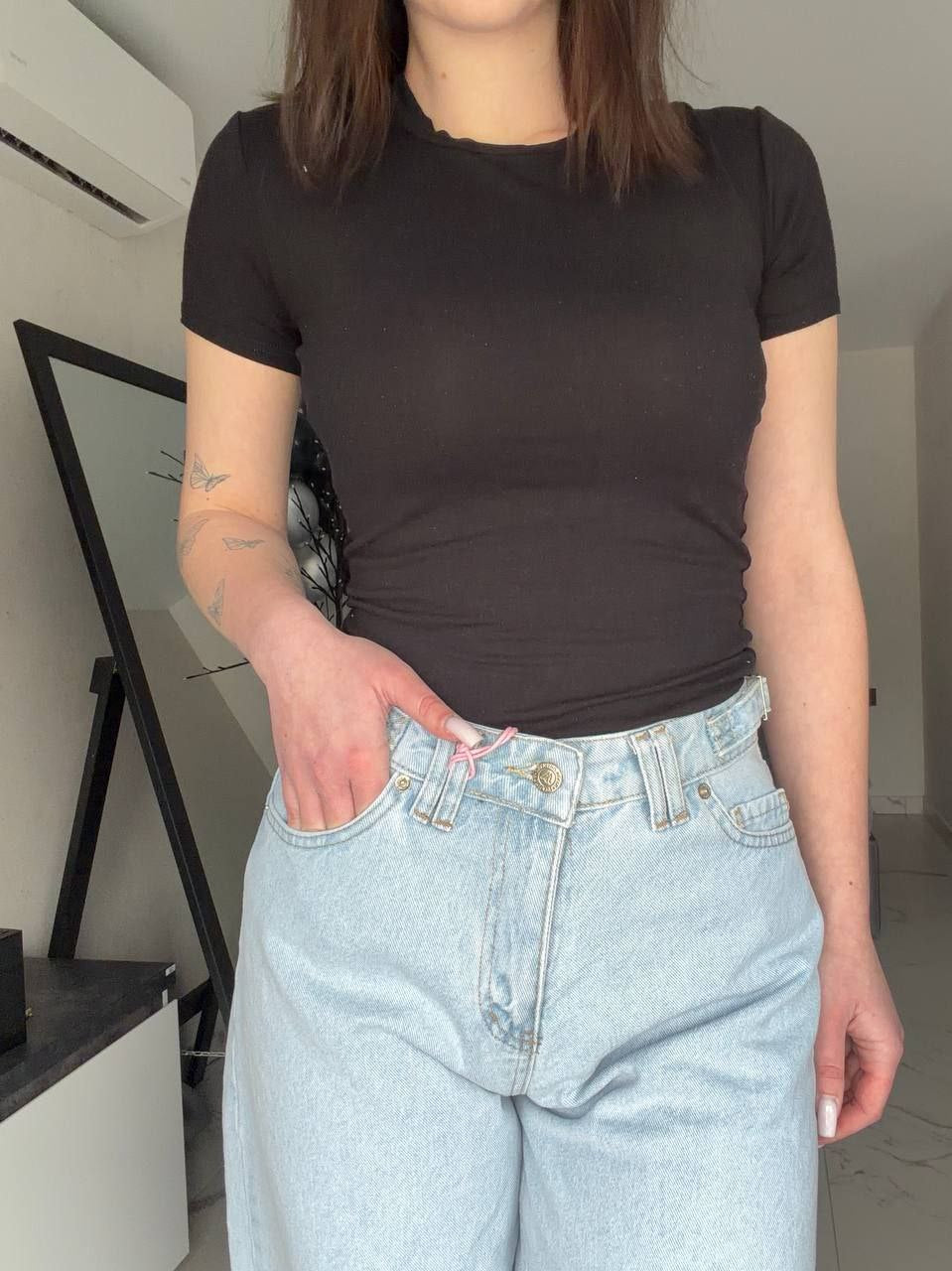 Jeans with adjustable waist