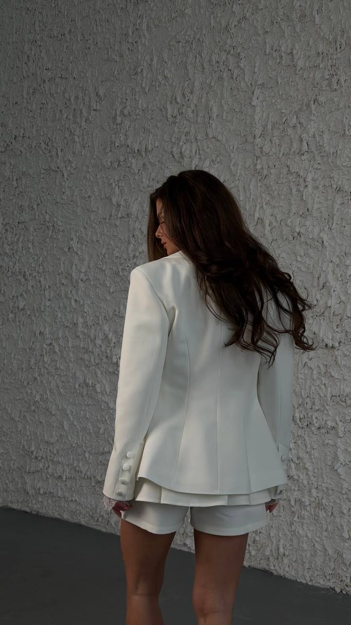 Blazer made of dense suiting fabric