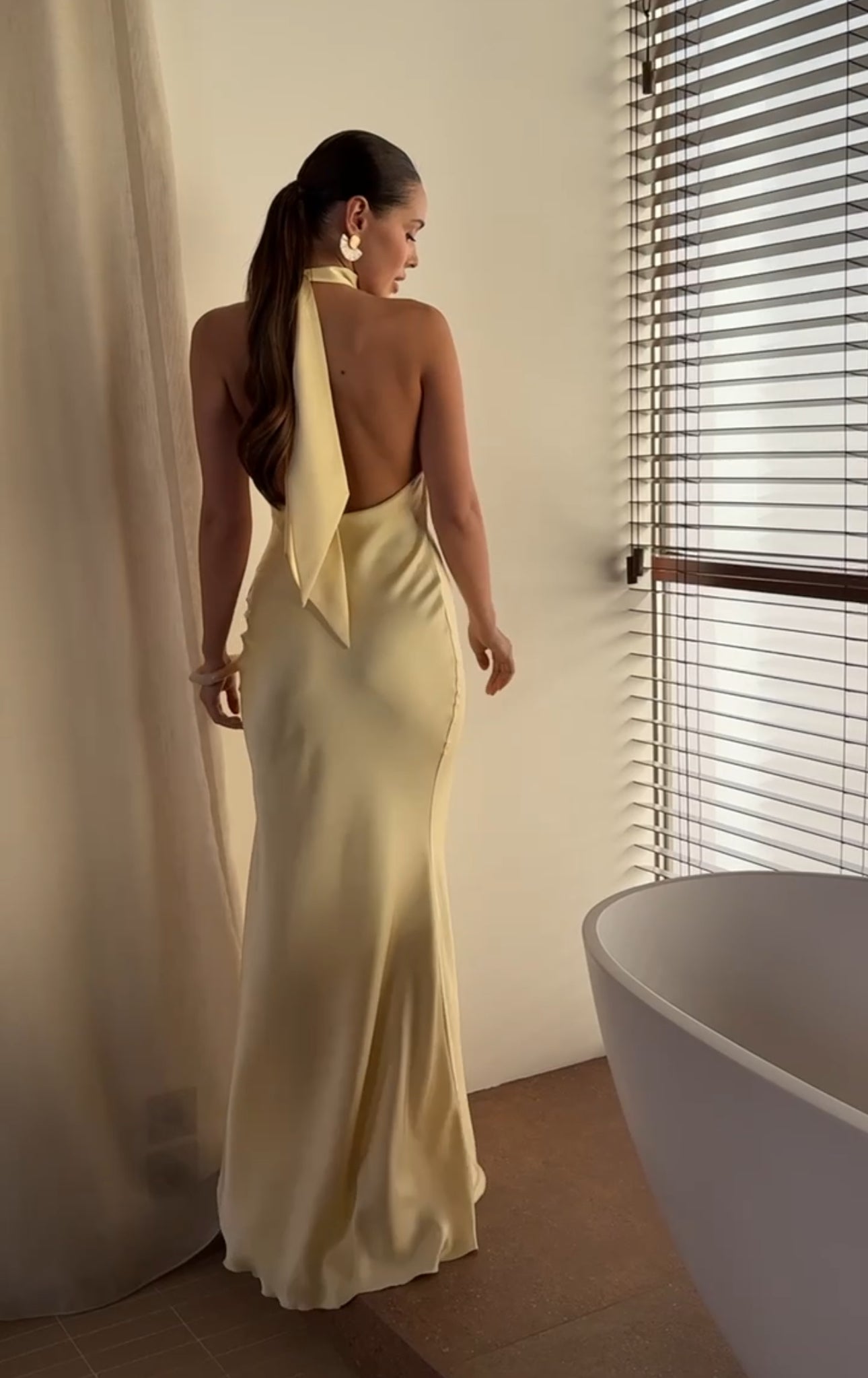 Maxi dress with an open back
