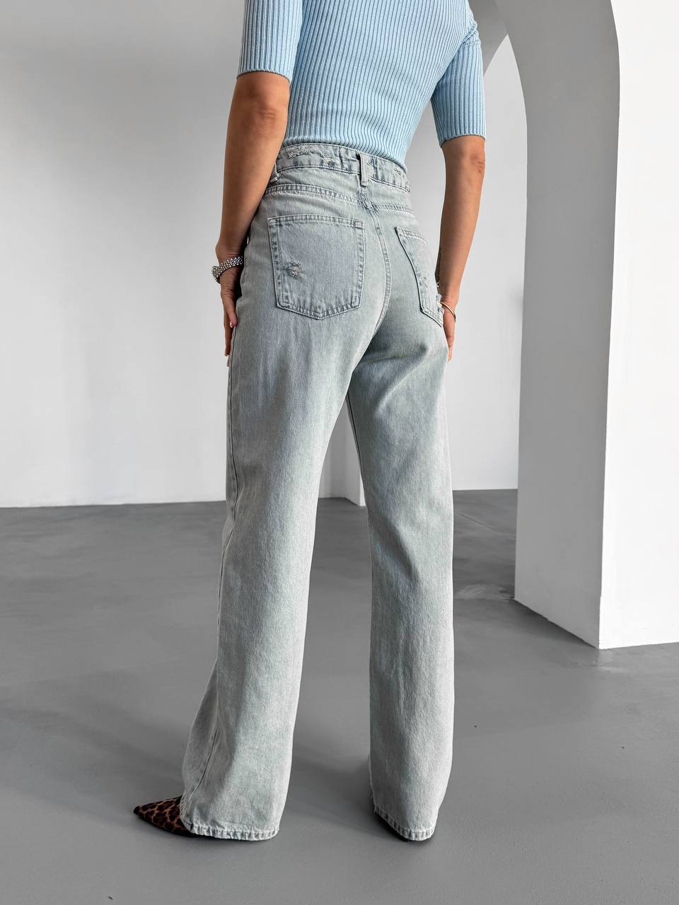 High-waist jeans with distressing