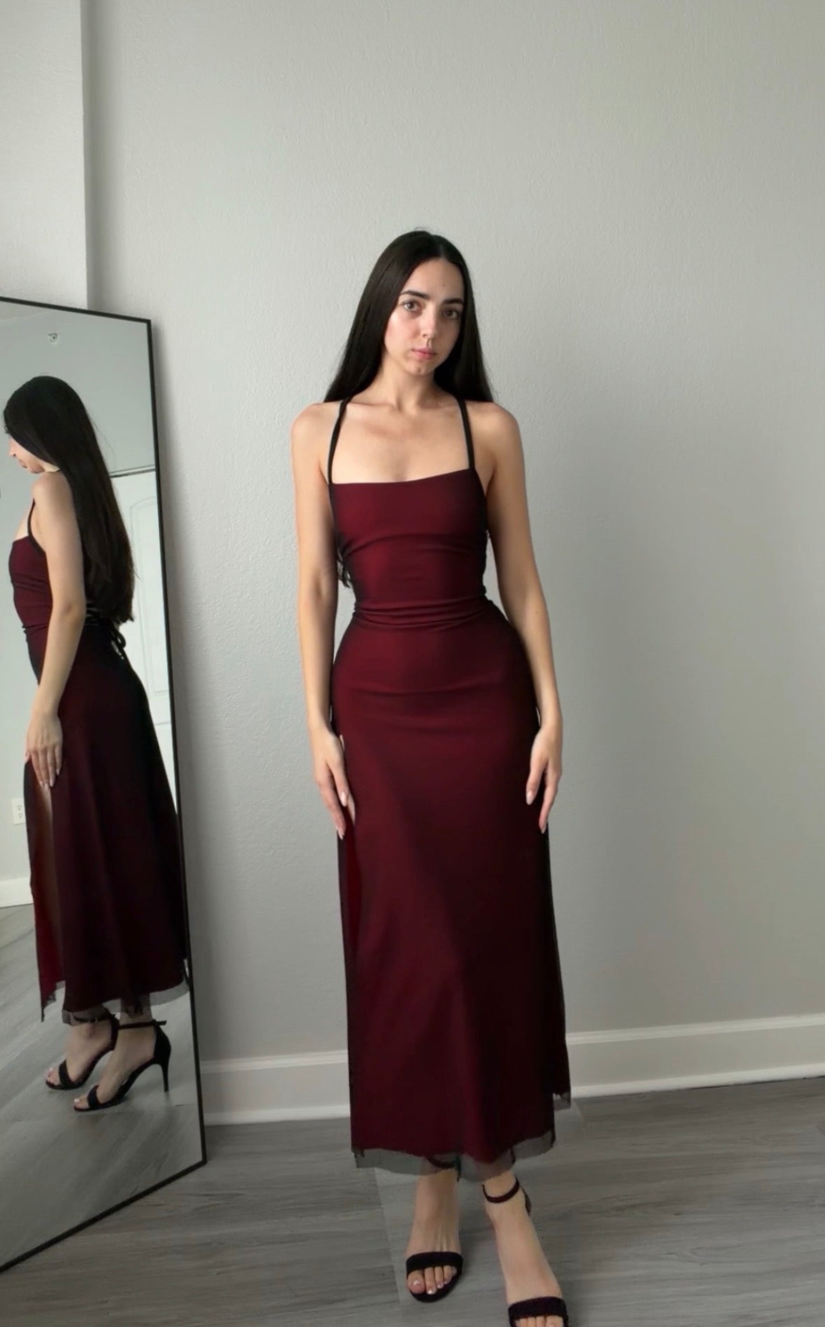 Midi dress with an open back✨
