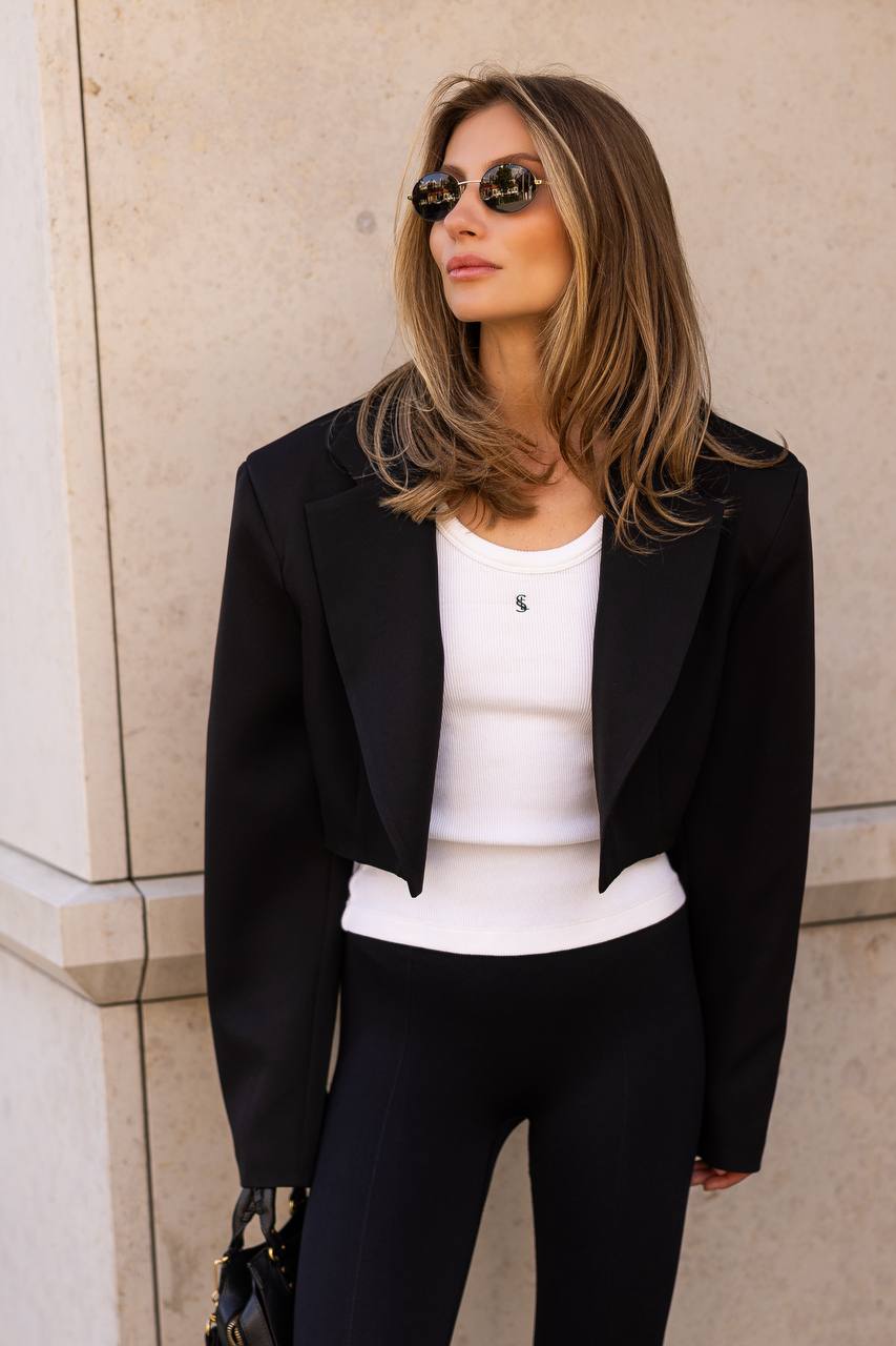 The most desired cropped blazer of the season