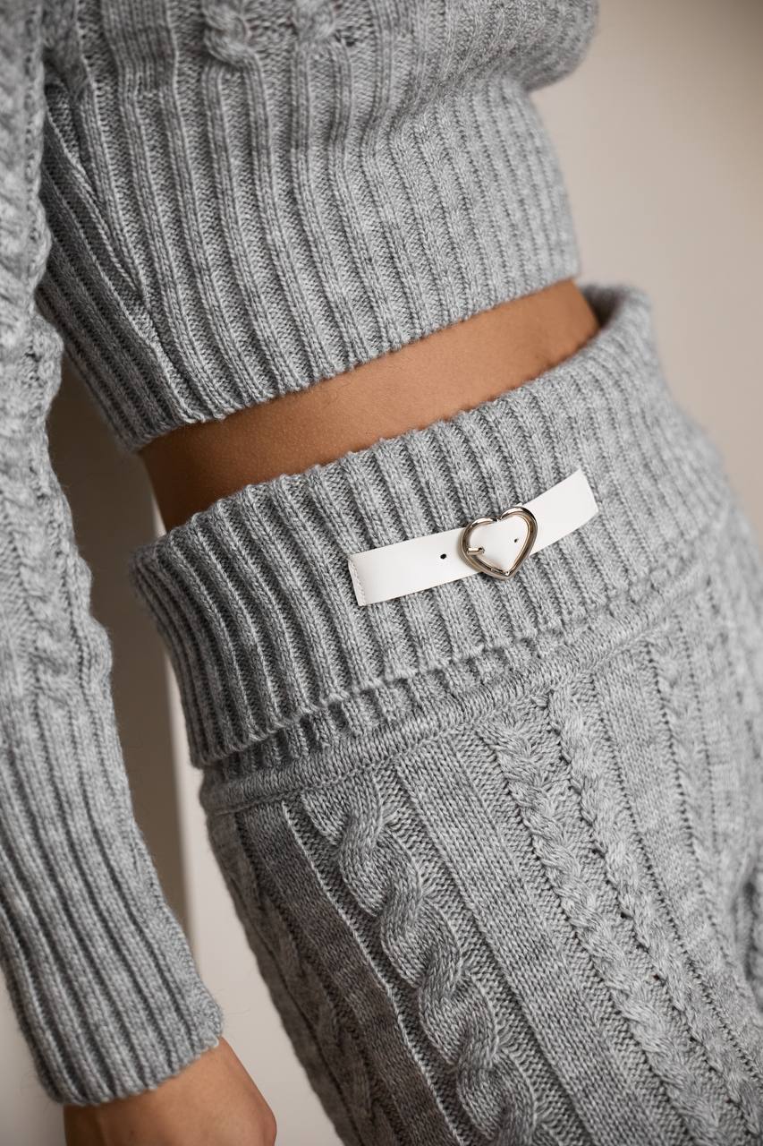 A knitted set with a waist-accentuating design