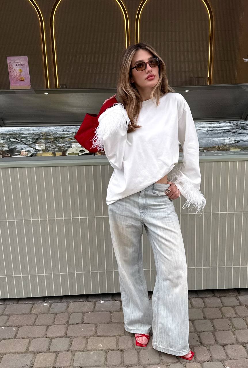 Longsleeve with feathers