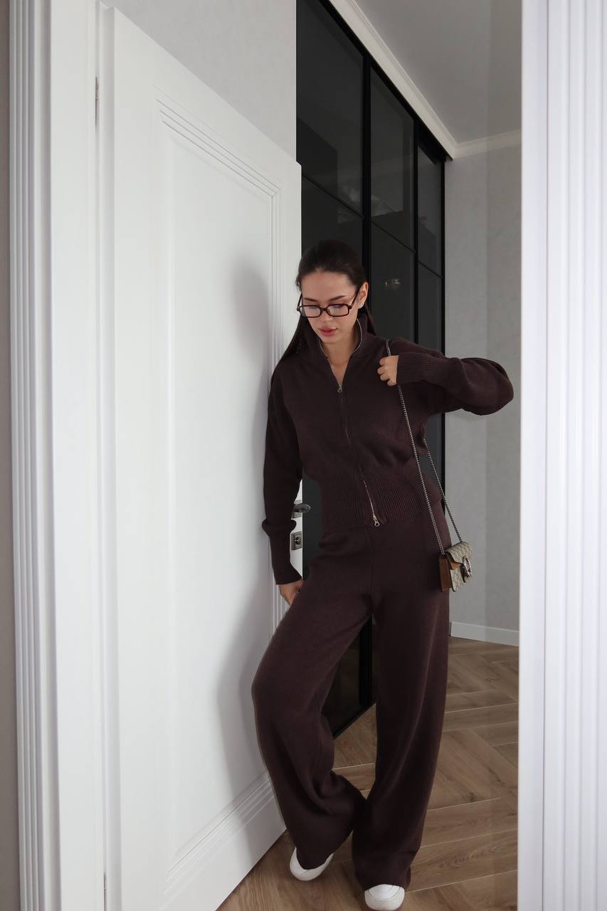 A basic knit 2 piece set