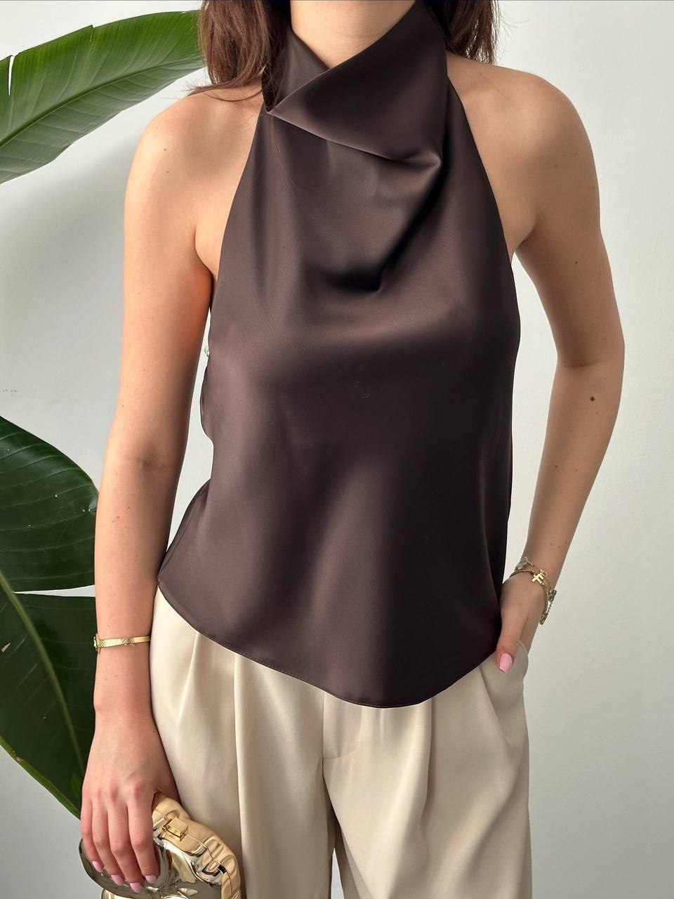 Satin top with open back ✨