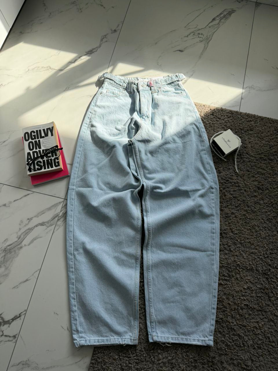 Jeans with adjustable waist