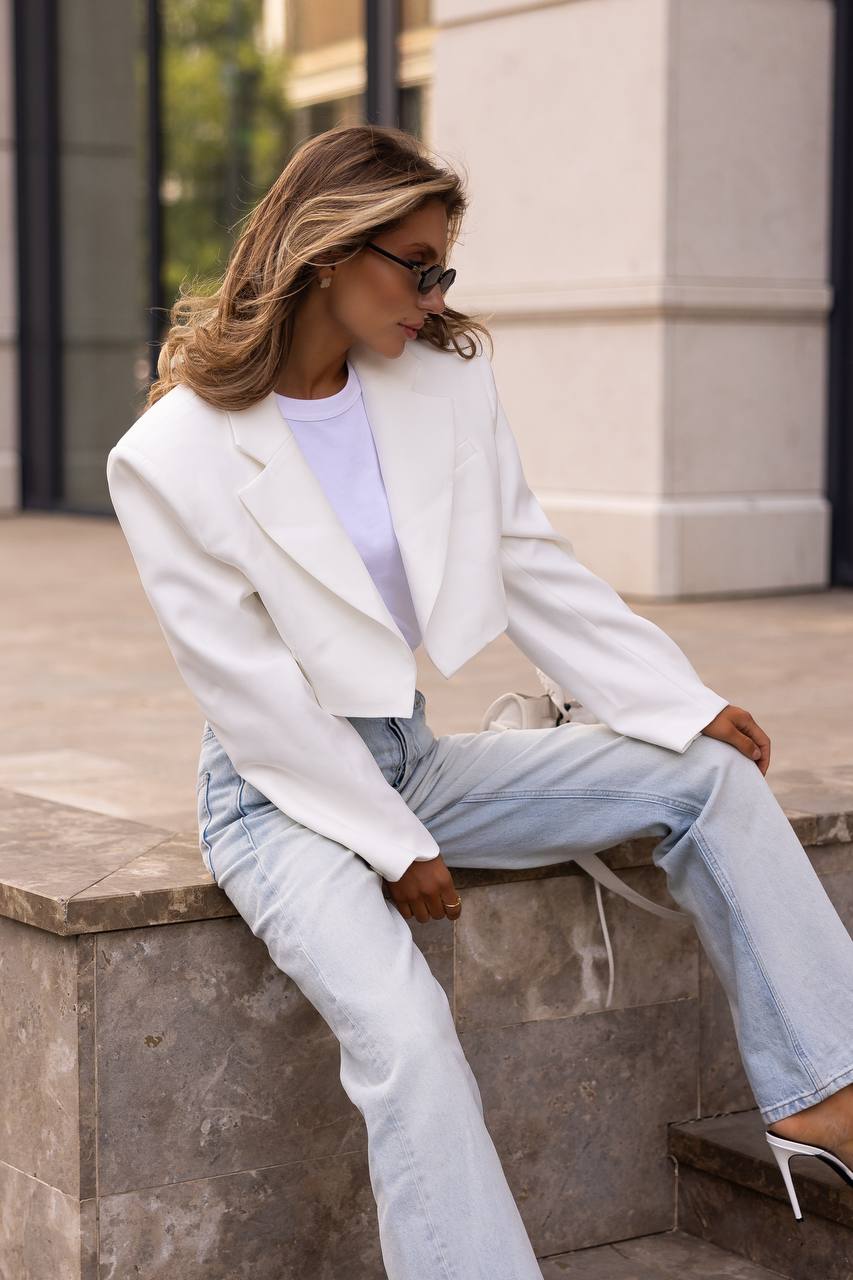 The most desired cropped blazer of the season